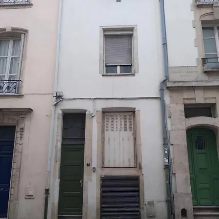 Cosy And Calm In The Center Of Apartman